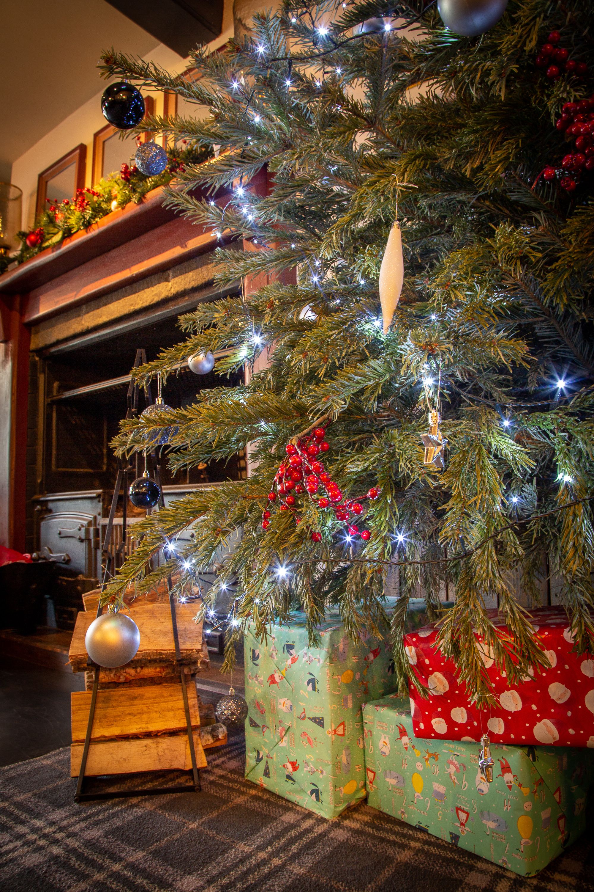 christmas tree with presents